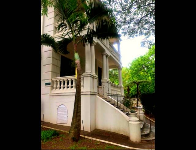 900M² BUSINESS CENTRE FOR SALE IN ESSENWOOD
